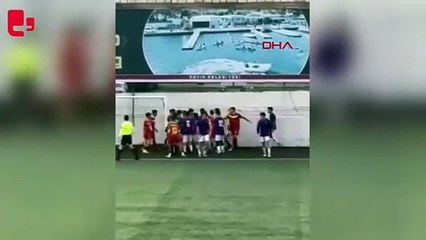U16 maçında futbolcuların tekmeli yumruklu kavgası kamerada