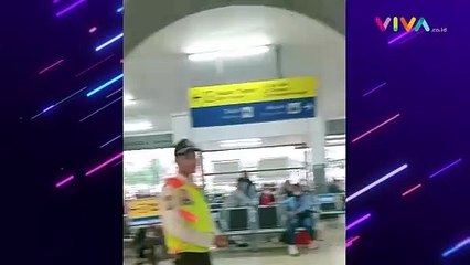 Emak-emak Ngotot Minta Kereta Api Berangkat Duluan