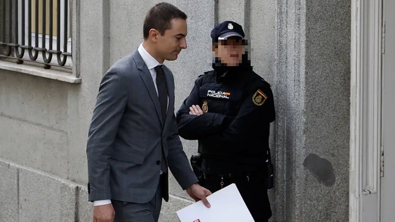 Lobato entrega el acta notarial y el móvil al juez del Supremo que investiga al fiscal general