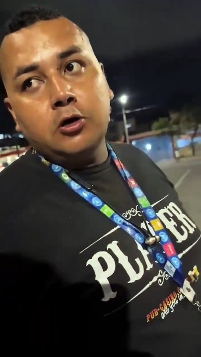 Video: ¡Mi mamá lo sigue pagando! Le roban el celular a un adolescente y rompe en llanto