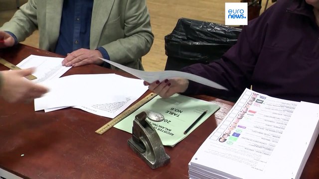 Irlanda al voto per isolare la sinistra dello Sinn Fein, ma il premier Harris dilapida il vantaggio