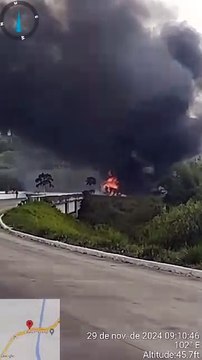 Grave acidente de trânsito deixa motorista preso às ferragens e caminhão-tanque em chamas na BR-101