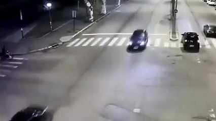 Video: Entre aplausos quedó libre el policía que disparó contra dos ‘motoladrones’