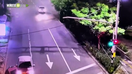 Con las manos en la masa! Cámaras pillaron a sujetos hurtando a un hombre en El Poblado