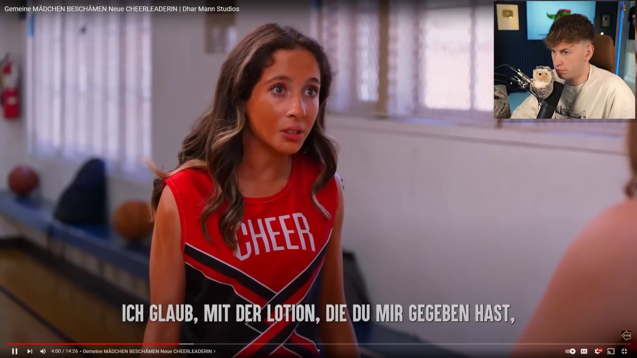 Kleine Cheerleaderin wird aus TEAM RAUSGEΜΟΒΒT