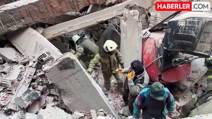 İstanbul'da iki işçi yıkım esnasında meydana gelen göçüğün altında kaldı