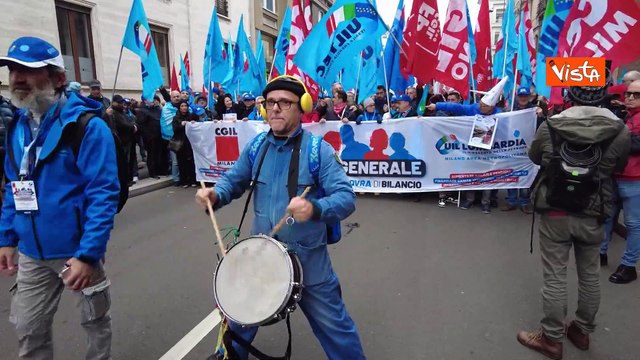 In migliaia in piazza per lo sciopero generale CISL UIL a Milano, le immagini