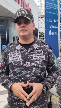 Ciudadanos forman largas filas para aprovechar ofertas del Black Friday