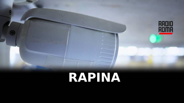 Tentò di strappare borsa a donna trascinandola, arrestato