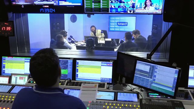 Cyril Hanouna - «Que LFI aille à l'étranger pour enseigner le principe de la Sécurité Sociale au lieu d'emmerder les français» tacle Karine, auditrice d'Europe 1