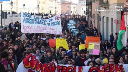 In 1500 sfilano per Pisa, contro "tagli, guerre e precariato"