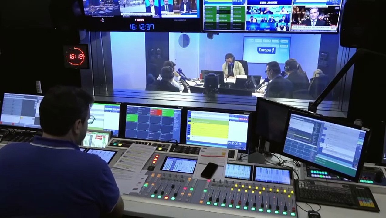 Cyril Hanouna annonce attaquer Manon Aubry pour diffamation après ses propos contre C8 : "Quand tu connais pas les dossiers, tais-toi ! Elle, c’est vraiment pas le couteau le plus aiguisé du tiroir !"