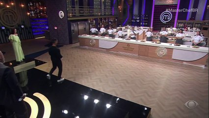 Digo faz guirlanda de floresta negra e jurados elogiam: "Parabéns"