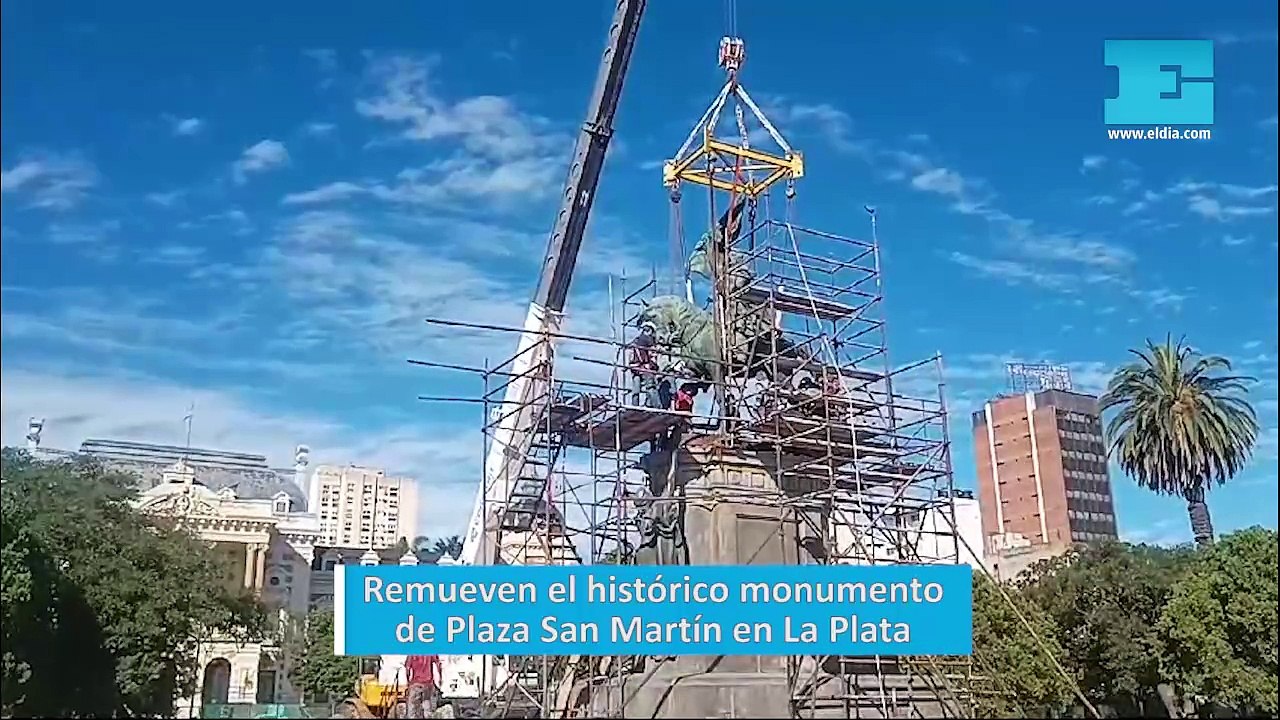 Remueven el histórico monumento de Plaza San Martín en La Plata - Vídeo ...