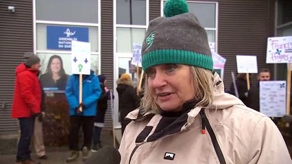 Francisation coupée : « C’est comme dire au revoir pour une deuxième fois »