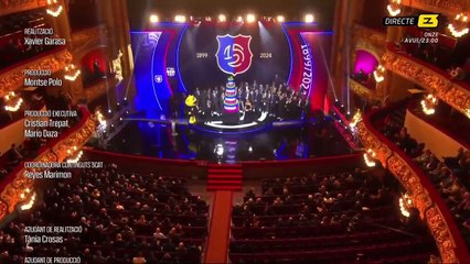 Laporta canta a todo pulmón el himno del Barça en el Liceu