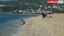 Alanya'da Kışa Hazırlanan Türkiye'ye Rağmen Yazdan Kalma Günler Yaşanıyor