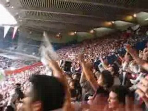 PSG-AUXERRE : CHANT (HORTO MAGIKO)