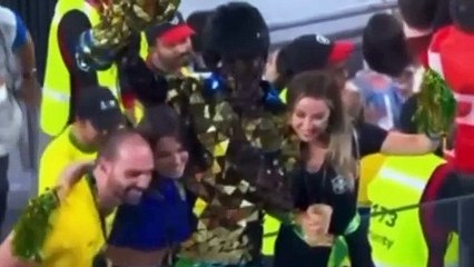 Há dois anos, Eduardo Bolsonaro foi à Copa do Catar para levar pendrives a autoridades internacionais