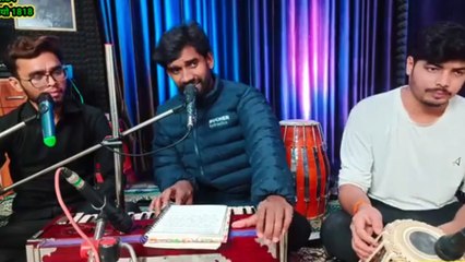 नजरे झूका के चलना उनकी आदत है najare jhuka ke chalna
