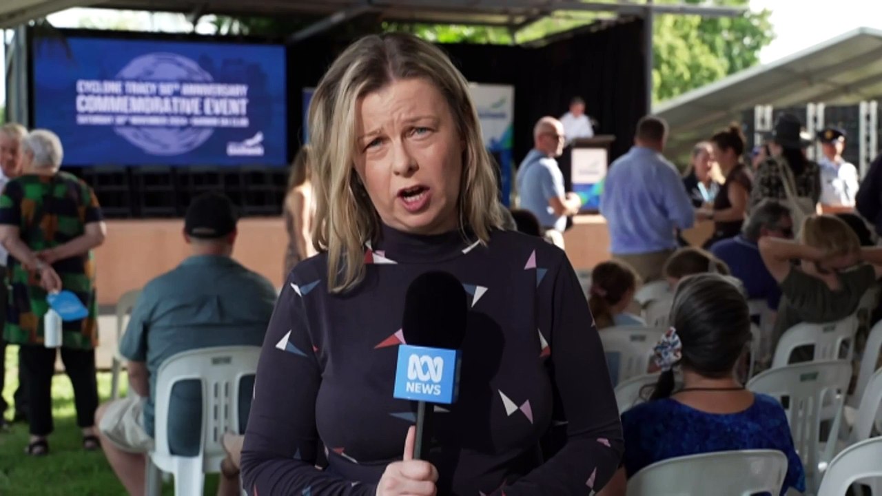 Hundreds gather in Darwin to commemorate 50th anniversary of Cyclone Tracy