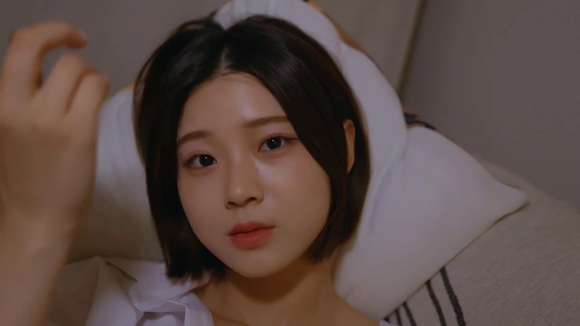 Kwon Eunbi's gaze holds deep emotion