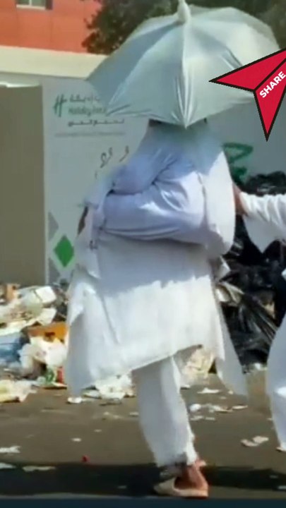 A heart touching scene on Arafah Hajj Day carrying the elderly mother on her shoulders in intense heat