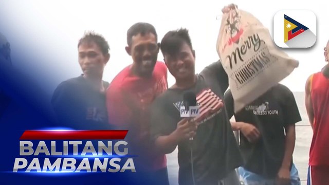 PCG, namahagi ng Pamaskong handog sa mga mangingisda sa WPS