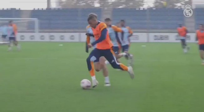 Primer entrenamiento del Madrid tras Anfield y Mbappé hace esto: en redes se tiran de los pelos
