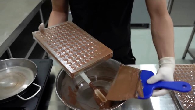 Amazing chocolate making process, chocolate master - Chocolate factory in Korea