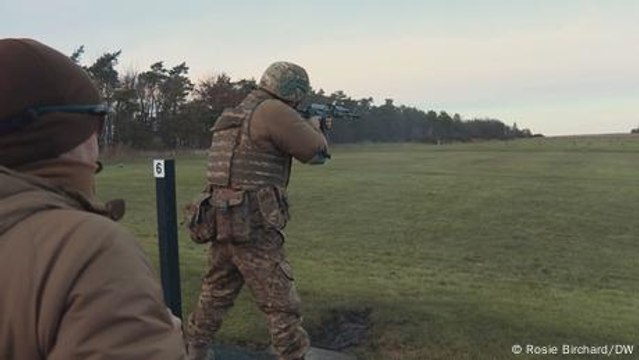 Ukrainian soldiers receive combat training in British countryside
