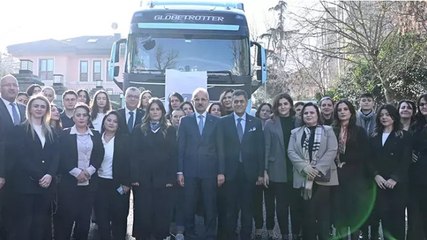 Bakan Uraloğlu, Uluslararası Nakliyeciler Derneği’nde kadın tır şoförleri ile bir araya geldi