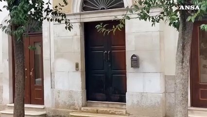 Canosa di Puglia, incendiato il portone di casa dell'eurodeputato Ventola