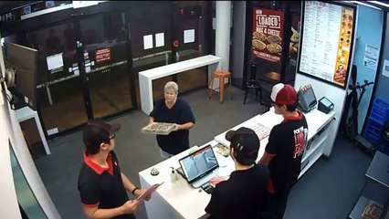 Cette cliente de pizzeria en colère va être rattrapée par le karma
