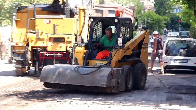 Nuovo asfalto, segnaletica e barriere architettoniche: 1,5 milioni per i lavori