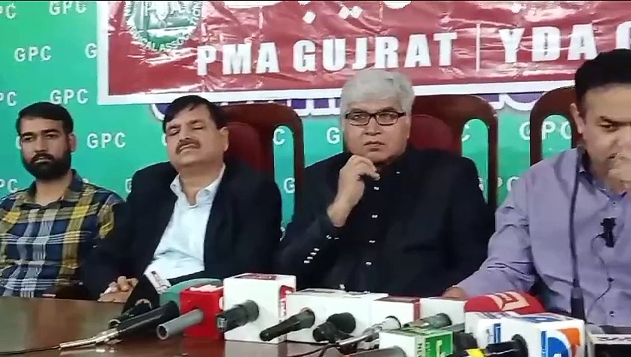 Nishtar Hospital Multan doctors protest against the suspension of doctors in Gujarat, 6 doctors suspended, demanding immediate reinstatement of a head nurse, Punjab Chief Minister Maryam Nawaz, suspension of doctors after a high-level inquiry into the all