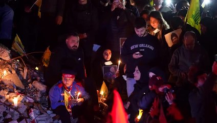 Cientos de personas se reúnen en el lugar donde Israel mató al jefe de Hezbolá