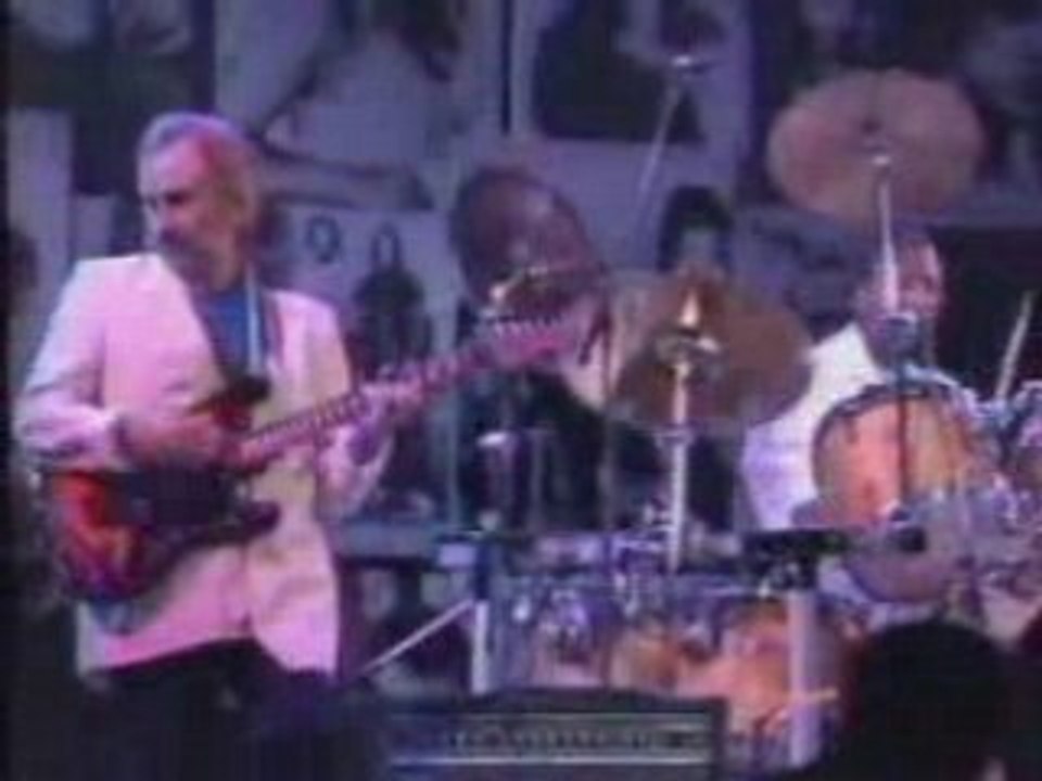 Average White Band  : Pick up the pieces