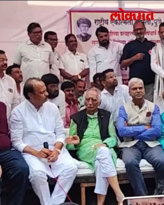बाबा आढावांशेजारी बसून अजितदादांनी 'ईव्हीएम'वर भूमिका मांडली, नेमकं काय घडलं
