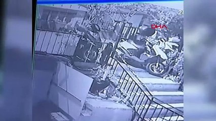 İstanbul'da ''dedikodu'' kavgası: Önce tornavidayla saldırdı, sonra motosikleti merdivenlerden attı