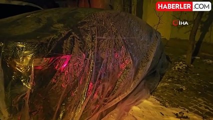 Bitlis'te Sibirya Soğukları Araçları Naylon Brandalarla Kapatmaya Yönlendiriyor