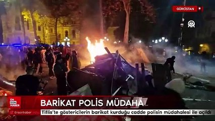 Gürcistan'da göstericilerin barikat kurduğu cadde polisin müdahalesi ile açıldı
