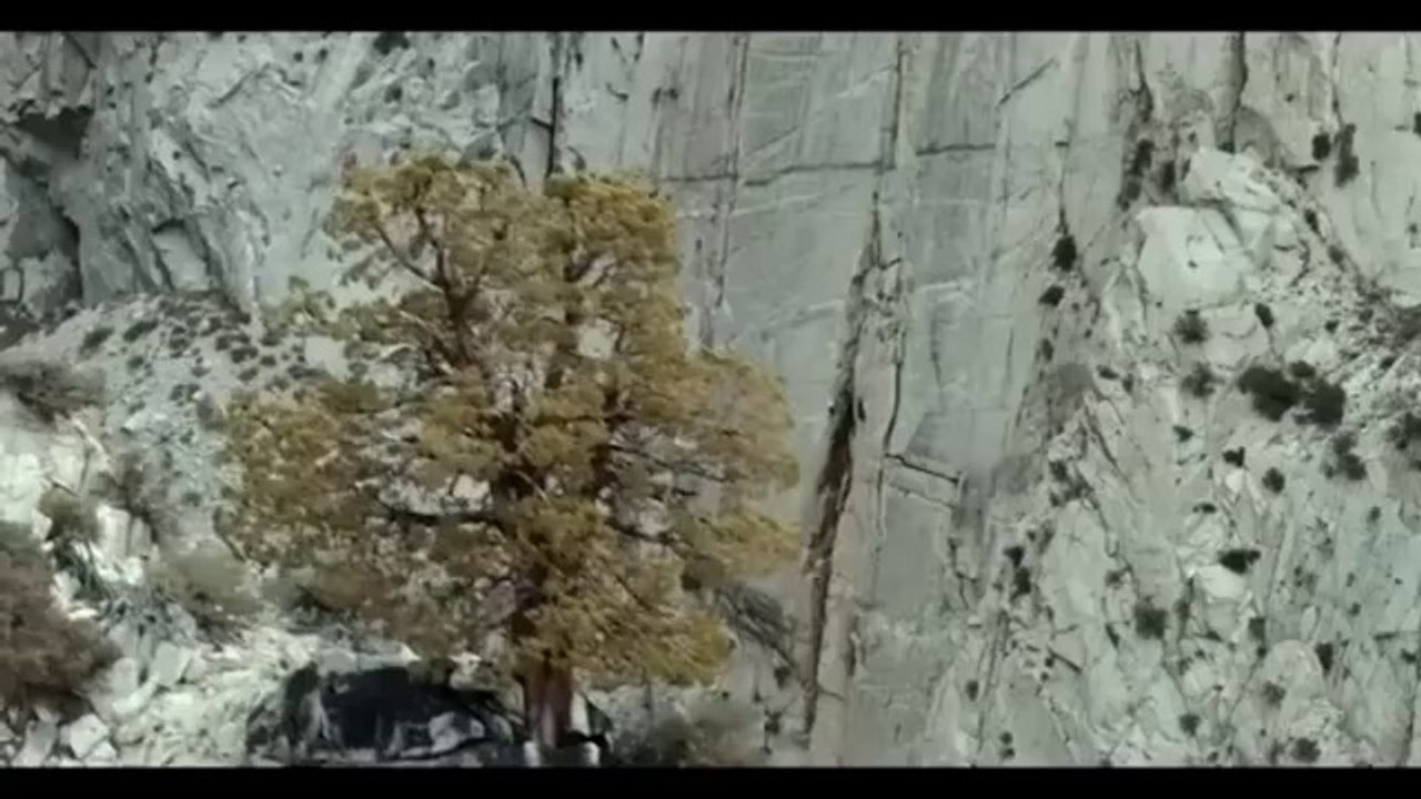 Terjebak Di Menara Tinggi Demi Buat Konten