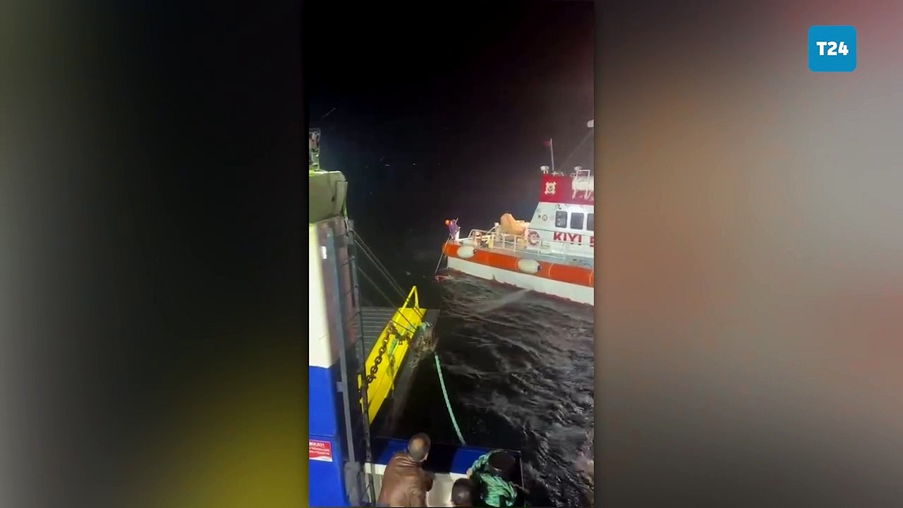 Çanakkale-Eceabat feribotunda bir yolcu denize düştü; kurtarılma anları kamerada