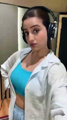 अक्षरा सिंह के पाले में आ गया राजा जी