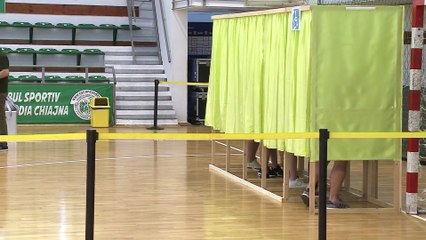 El primer ministro rumano invita a votar pensando en Europa y la OTAN para no caer en el "caos"