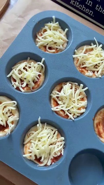 Cheesy pizza bombs__ Snack like a pro_ _shorts _cooking _food _fyp _youtubeshorts _viral _best _asmr(720P_HD)