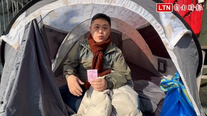順澤宮發12強冠軍帽限量5000頂 民眾半夜搭帳棚搶頭香