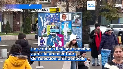 Ouverture des bureaux de vote pour les élections législatives en Roumanie