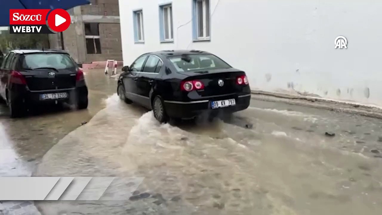 Çeşme'de etkili olan sağanak hayatı olumsuz etkiledi
